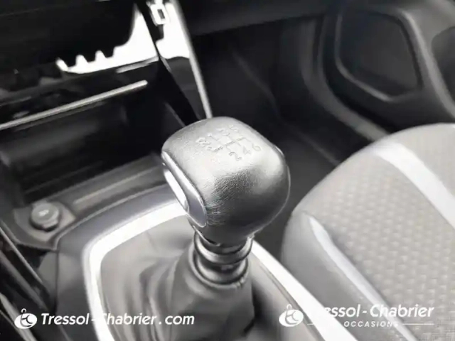 Peugeot 2008 puretech 130 s&amp;s bvm6 allure — photo 24
