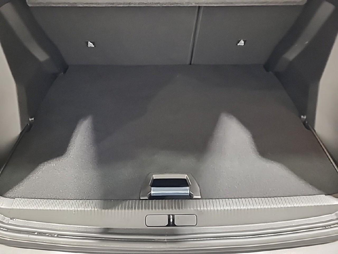 Peugeot 2008 hybrid 145 e-dcs6 allure — photo 14