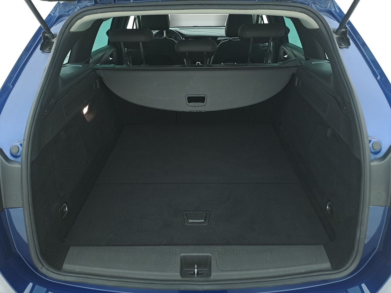 Opel Astra Sports Tourer — photo 17