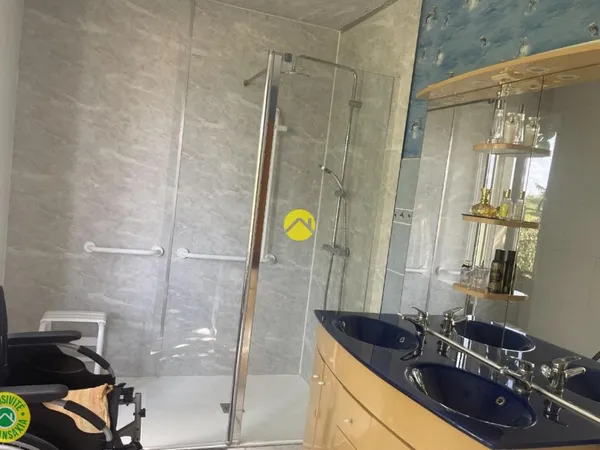 MAISON CLES EN MAIN