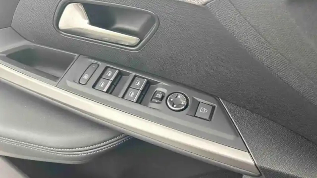 Peugeot 3008 hybrid 145 e-dcs6 — photo 41