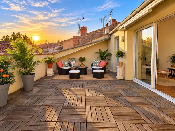 HYÈRES CENTRE – APPARTEMENT SINGULIER DE STANDING – 149 M² CARREZ – TERRASSE TROPÉZIENNE 42 M² – DER