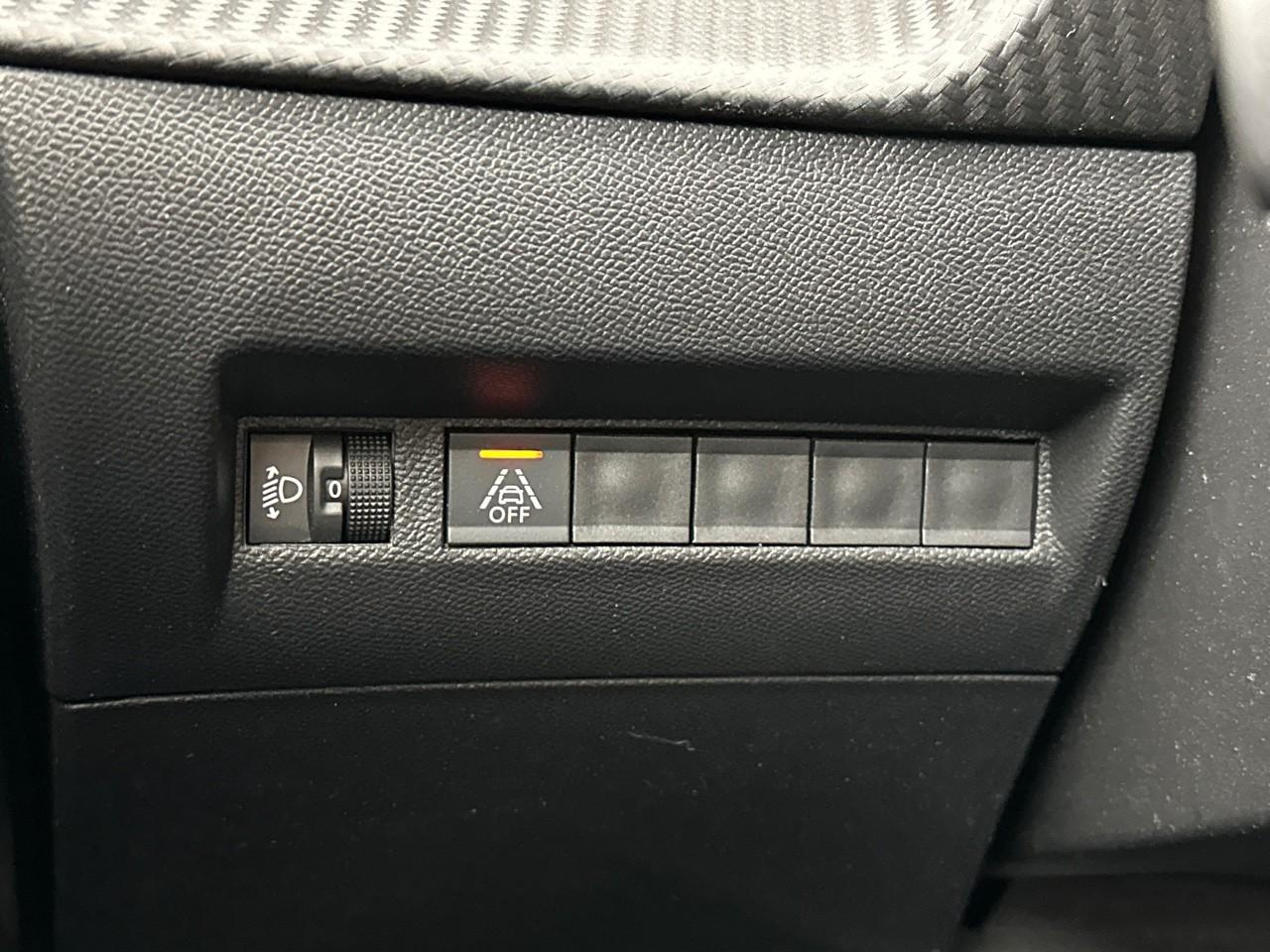 Peugeot 208 puretech 100 s&s eat8 style — photo 16