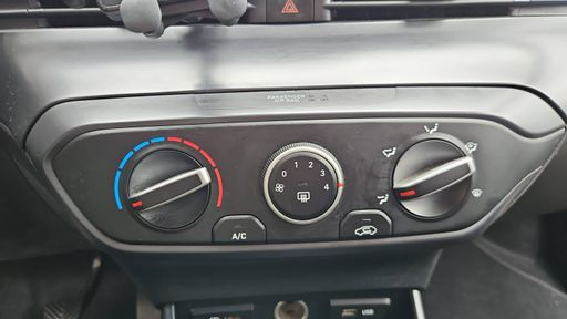 Hyundai i20 1.2 i 84 - Initia – 2023 – 71801 km – Essence – Boîte Manuelle — photo 7
