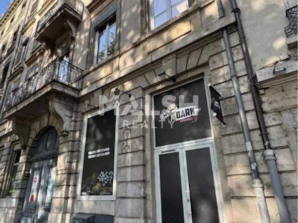 Local commercial 381 m²
