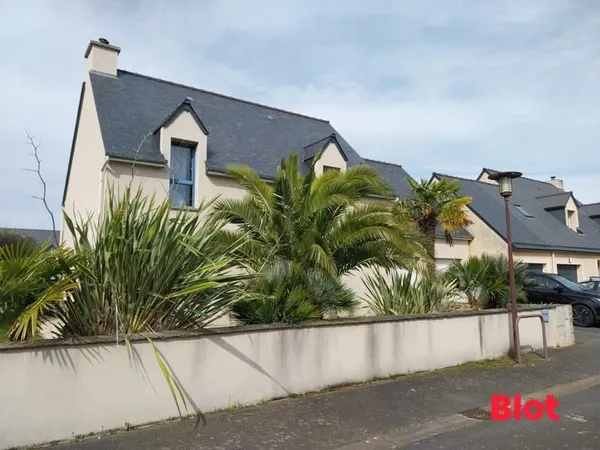 À VENDRE SAINT COULOMB - MAISON T9 - JARDIN