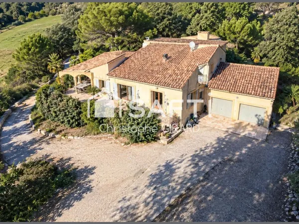 Domaine de 10900 m² avec Villa d'Architecte et Appartement
