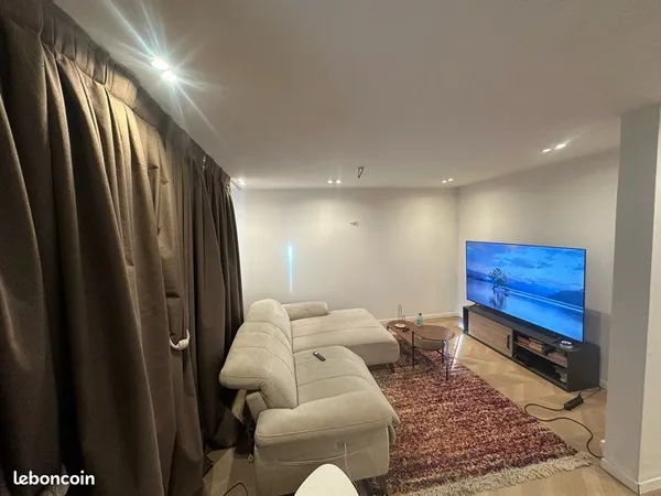Chambre à louer dans une belle maison