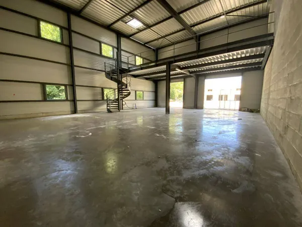 Local d'activité 351 m²