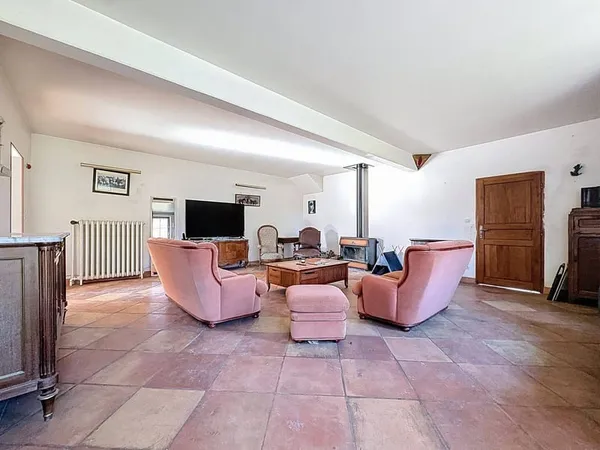 Maison 8 pièces 370 m²
