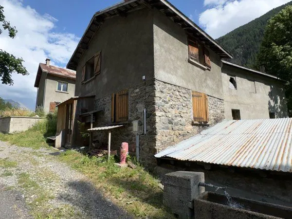 Maison de Caractère avec Terrain