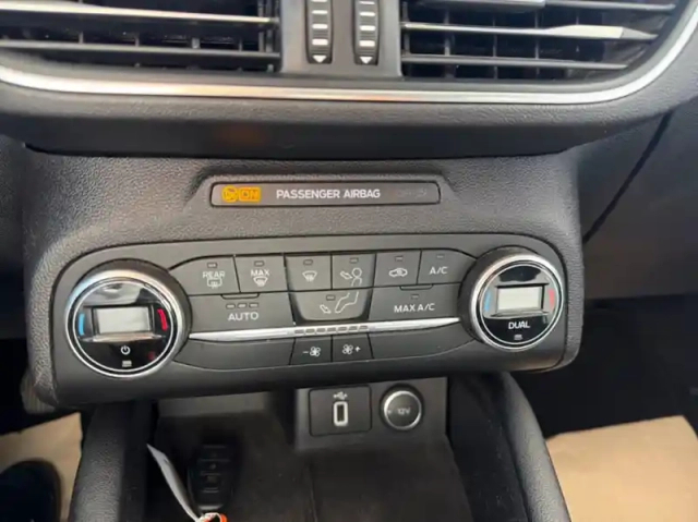 Ford Focus 1.0 ecoboost 125ch titanium — photo 5