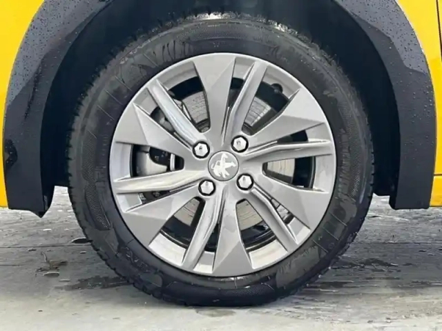 Peugeot 208 e- 136ch allure pack — photo 5