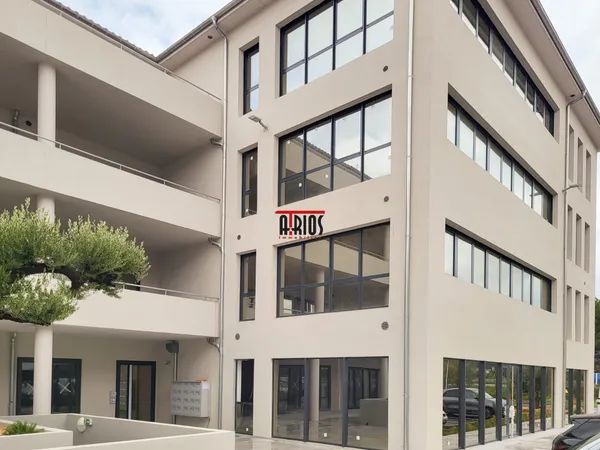 Local professionnel 100 m²