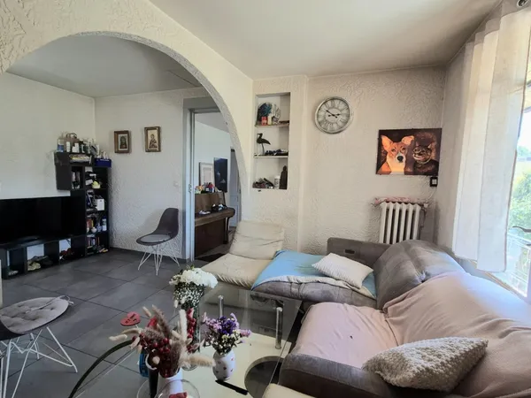 CAGNES-SUR-MER - PROPRIÉTÉ DE 2 MAISONS - TERRAIN PLAT DE 2 400 M²