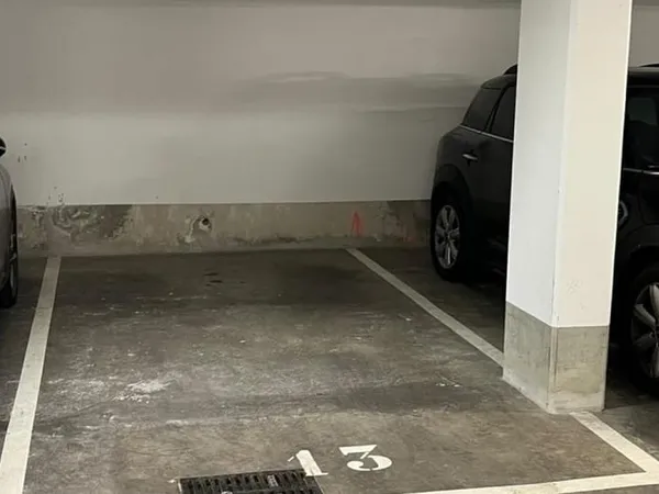 Parking/garage