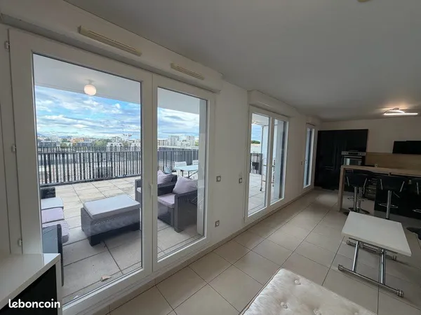 Location meublée, studio de 38 m2 avec 40 m2 de terrasse, rue jean ferrat