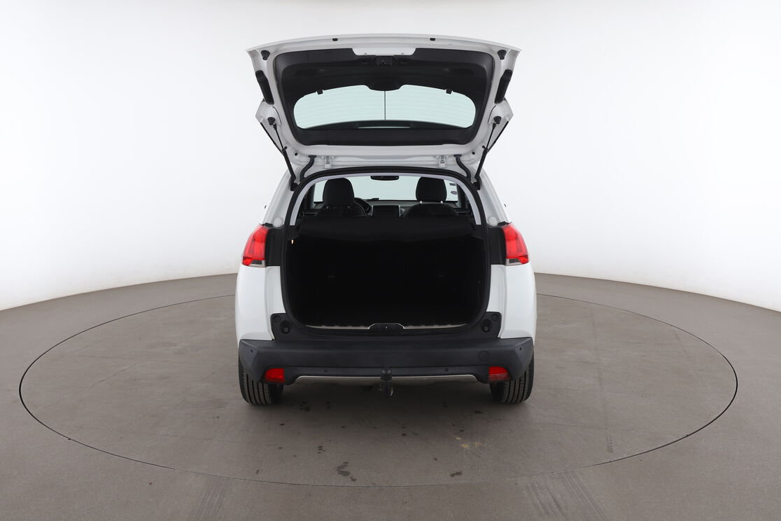 Peugeot 2008 1.2 PureTech Allure EAT6 — photo 15