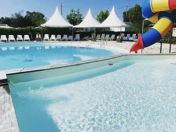 Camping 4* Premium Clé en Main (murs et fonds)