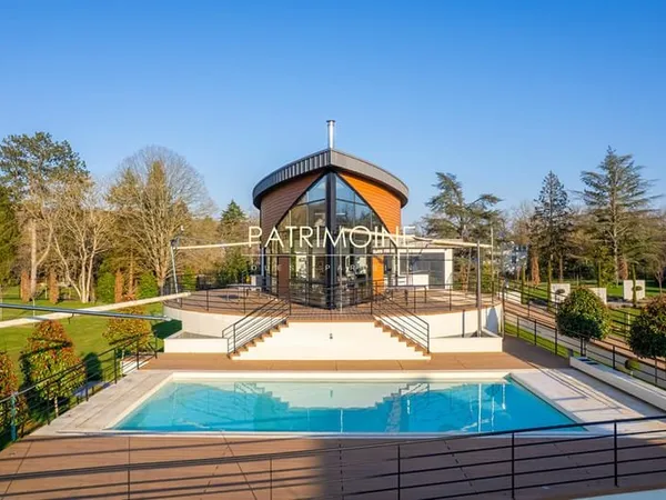 Proche PARIS ,Maison 'Bateau' 263 m² habitables, terrain 7772 m²