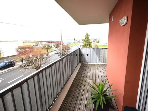 Appartement T3 avec ascenseur terrasse et parking.