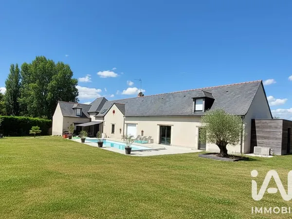 Maison 9 pièces 373 m²