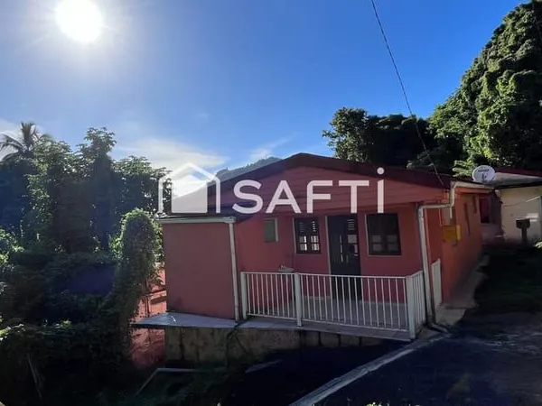 Maison T3 dans le bourg de Fond Saint Denis
