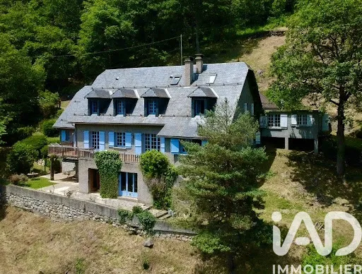 Maison 11 pièces 370 m²