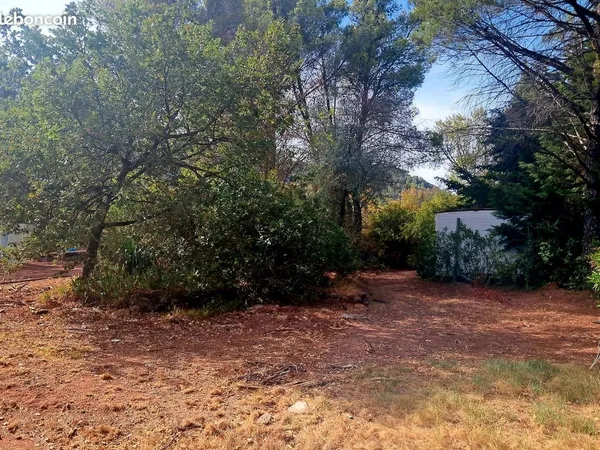 Terrain constructible 735m2