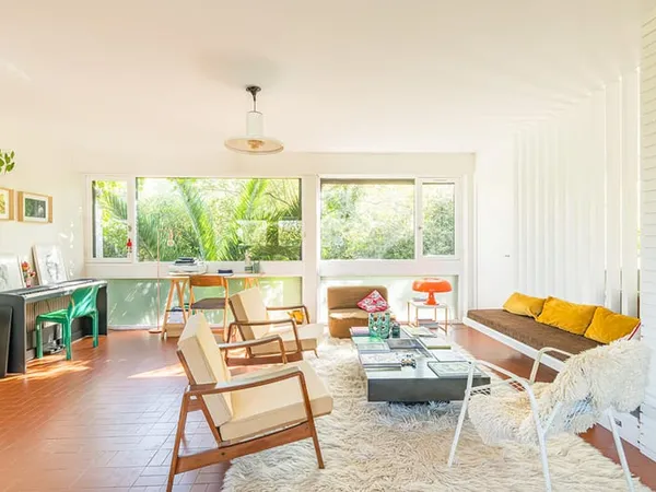 Maison d'architecte des années 60 au coeur d'un écrin de verdure