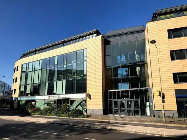 Bureaux 2 pièces 743 m²