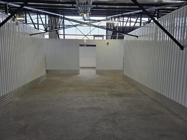 ensemble de 18 box de stockage aux Arnavayx