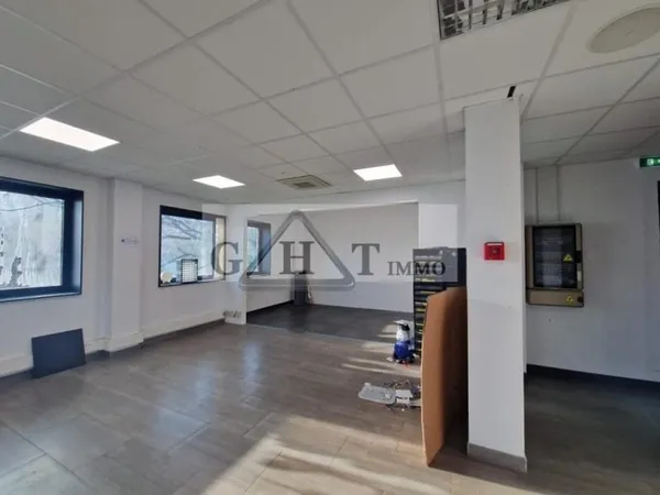 entrepôt/bureaux lot O1 822m² Ivry