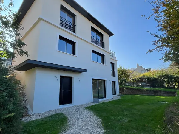 Vends maison neuve au calme