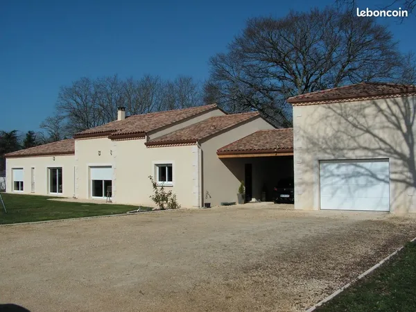 Maison d'architecte 2012, 210m² + 100m² garage, charpente tradi apparente, très grandes baies vitrée