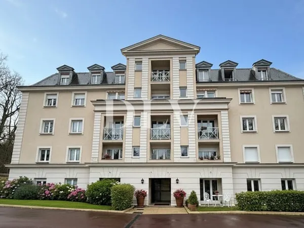 FONTAINEBLEAU- APPT F5 -130M²- 3 CH - BALCON - 1 BOX - 1 PKG S