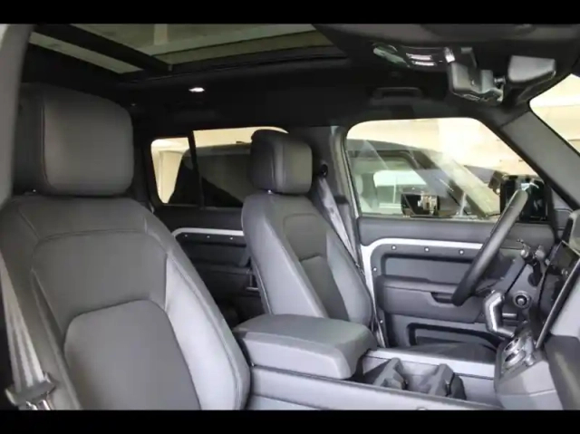 Land Rover Defender 110 2.0 p300e phev x-dynamic hse — photo 10