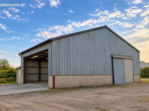 🚜🗺️📦 Local d'activité ou stockage de 150 m2 avec 1500 m2 de terrain - Location