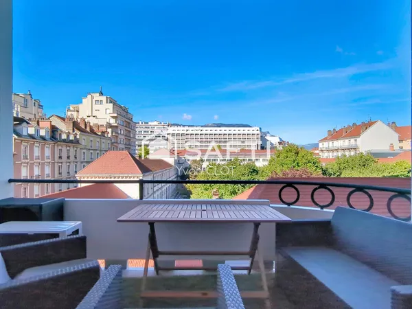 Appartement 4 pièces 117m² - 3 chambres - Buanderie - Balcon - Ascenseur - Concierge