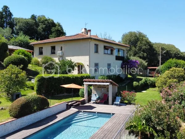 Maison 7 pièces 198 m²