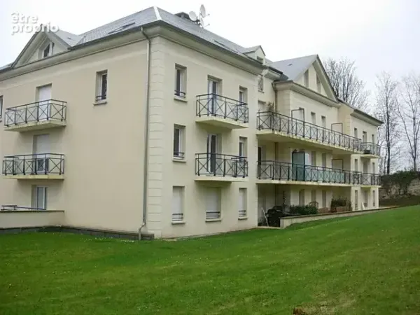 Grand appartement f3 duplex en residence securisee avec balcon et garage box vendu loue