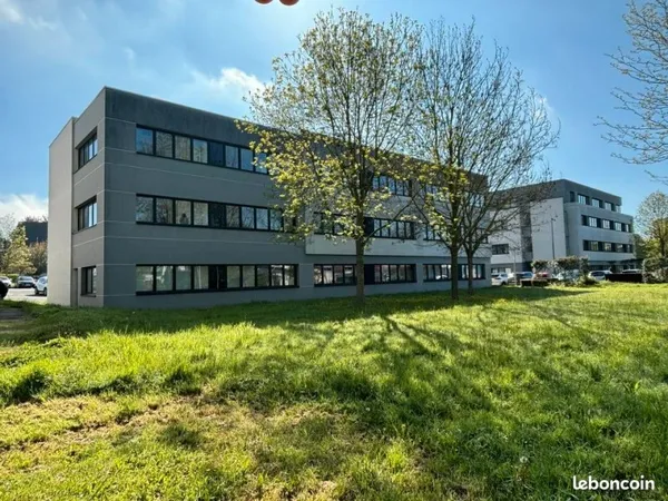 BUREAUX 344 m² SAINT GREGOIRE