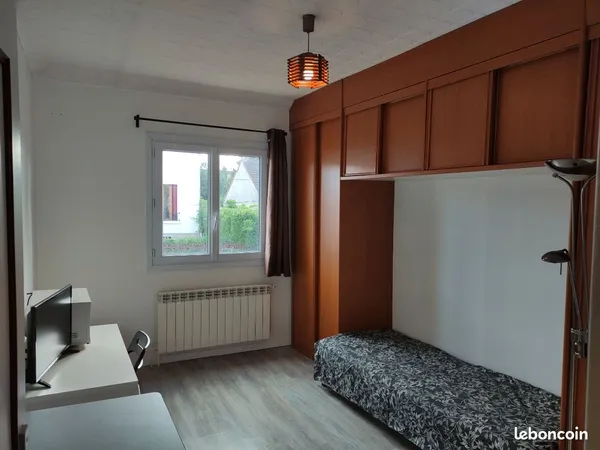 Chambre meublée