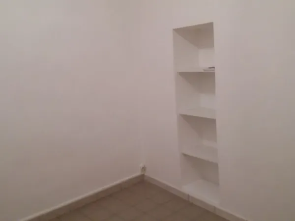 Studio T1 refait à neuf.