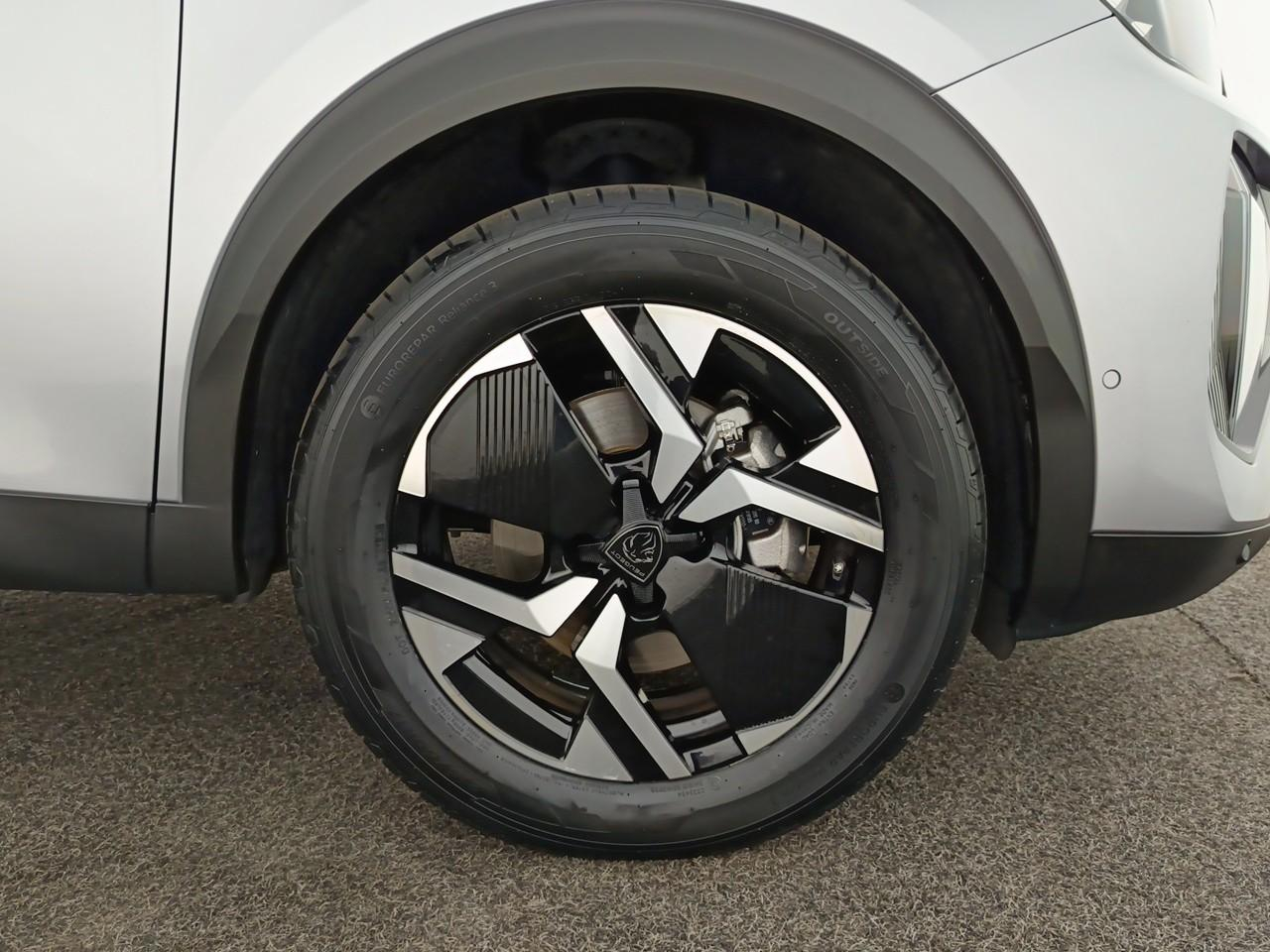 Peugeot 2008 hybrid 136 e-dcs6 gt — photo 11