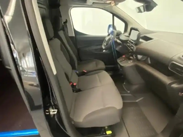 Peugeot Partner m diesel 130ch automatique pack premium connect — photo 9