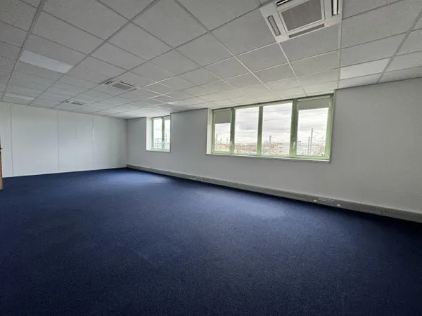 Bureaux - A LOUER - 297 m² non divisibles