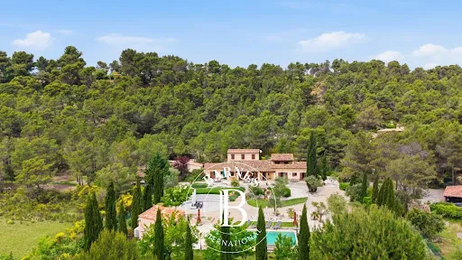 Maison 16 pièces 380 m²