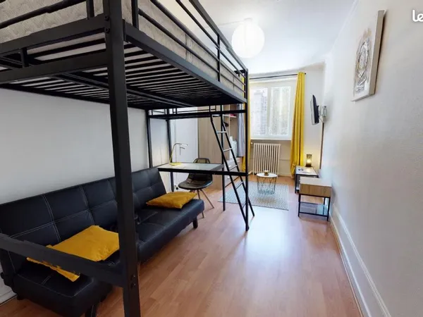 Chambre 4 pièces 76 m²