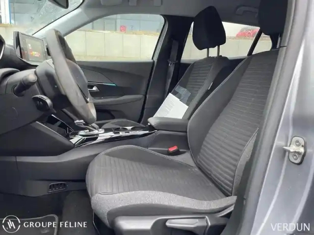 Peugeot 2008 e- 136ch style — photo 9